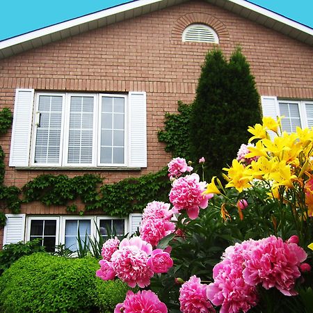 Opus 74 Bed & Breakfast Стратфорд Экстерьер фото