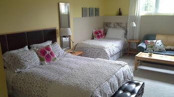 Opus 74 Bed & Breakfast Стратфорд Экстерьер фото